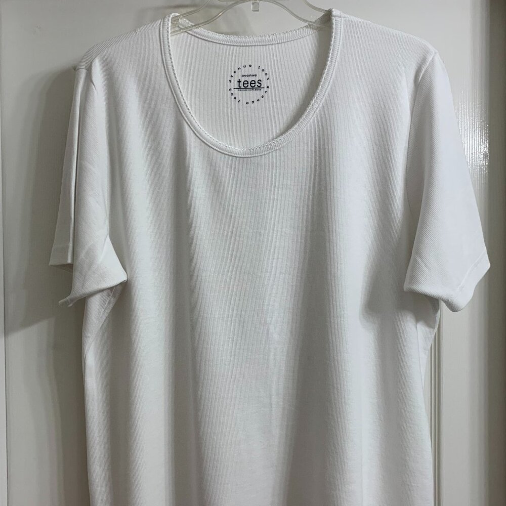 Avenue Tees Women's White Short Sleeve Shirt, Size 30/32